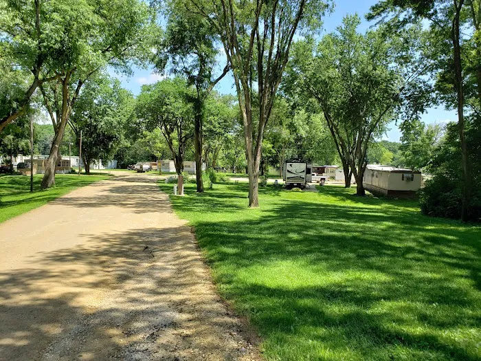 Riverview Mobile Home & 5th Wheel Travel Trailer Site Park Picture 10