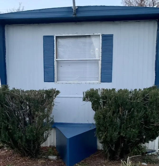 Maple Leaf Mobile Home Park Picture 3