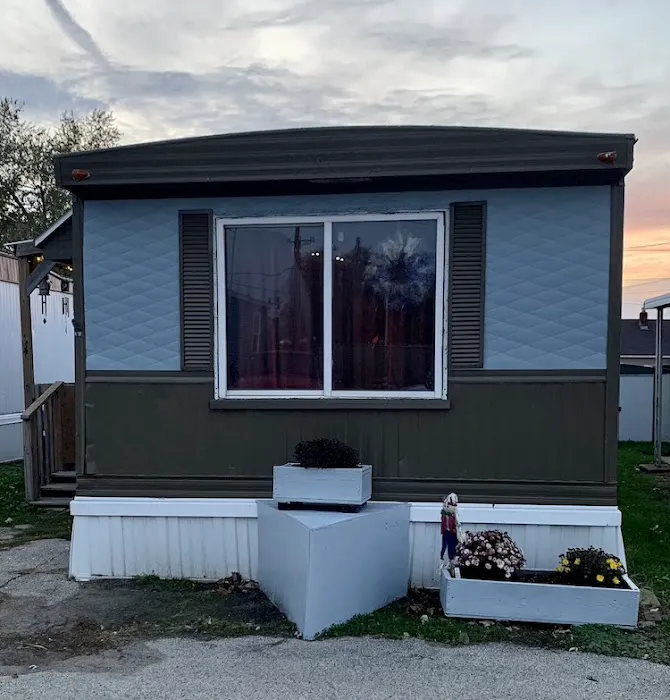 Maple Leaf Mobile Home Park Picture 2