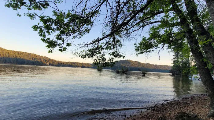 Scotts Flat Lake Picture 3