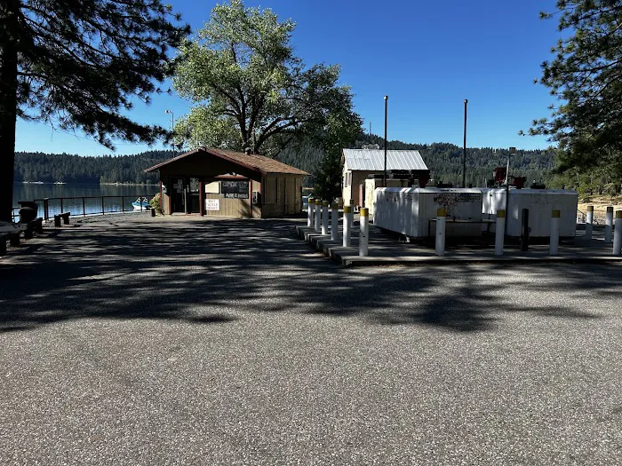 Scotts Flat Lake Picture 2