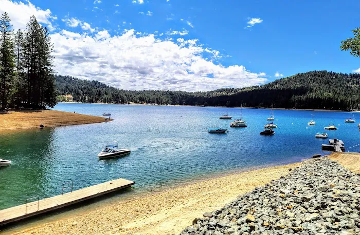 Scotts Flat Lake Picture 1