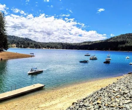 Scotts Flat Lake