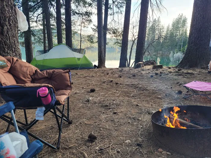 Scotts Flat Lake Picture 4