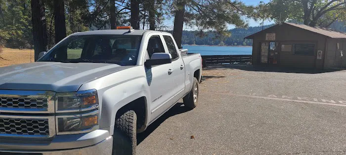 Scotts Flat Lake Picture 10