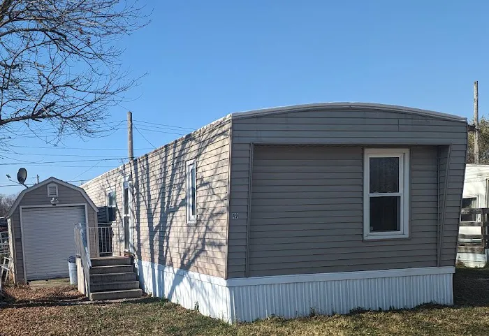 Colona Park Mobile Home Community Picture 3