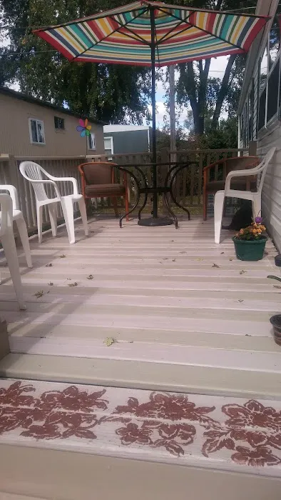 TOWN & COUNTRY MOBILE HOME COURT Picture 2