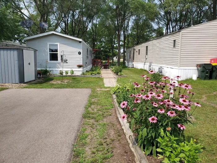 Mazomanie Mobile Home Park Picture 4