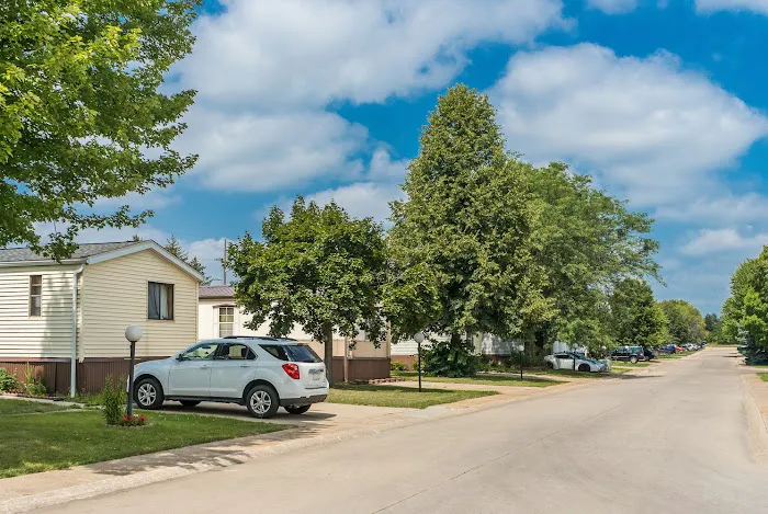 Modern Manor Picture 10