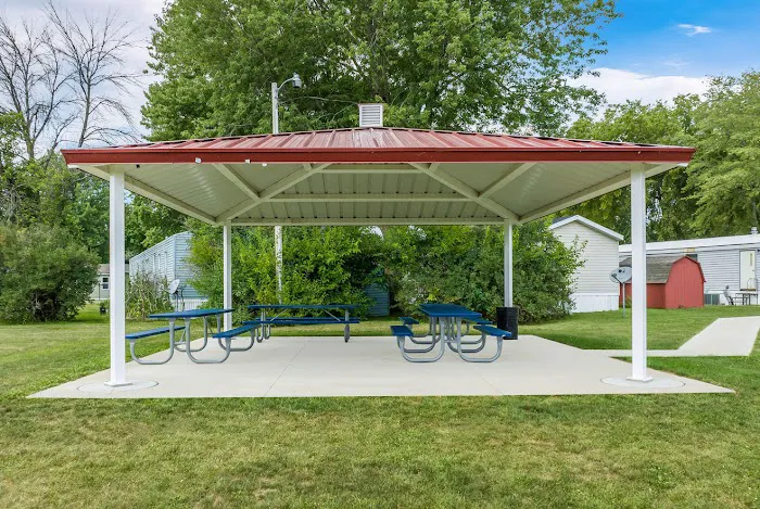 Modern Manor Picture 9