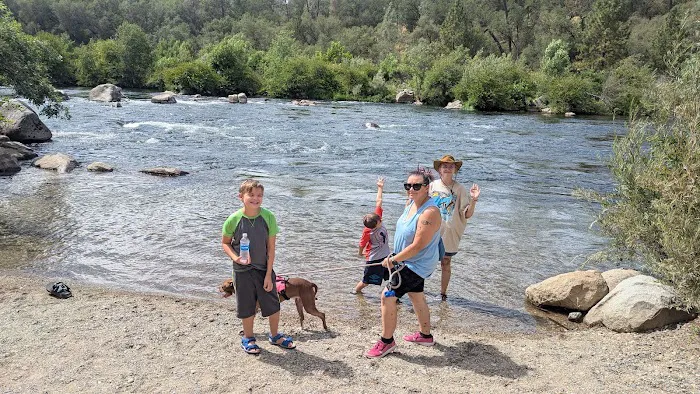 Rock-N-Water: The Cove Campground Picture 4