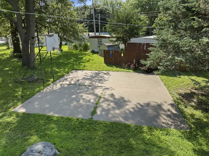 Hilltop Mobile Home Community Picture 10