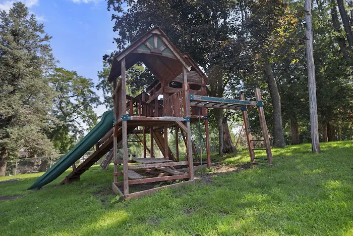 Hilltop Mobile Home Community Picture 6