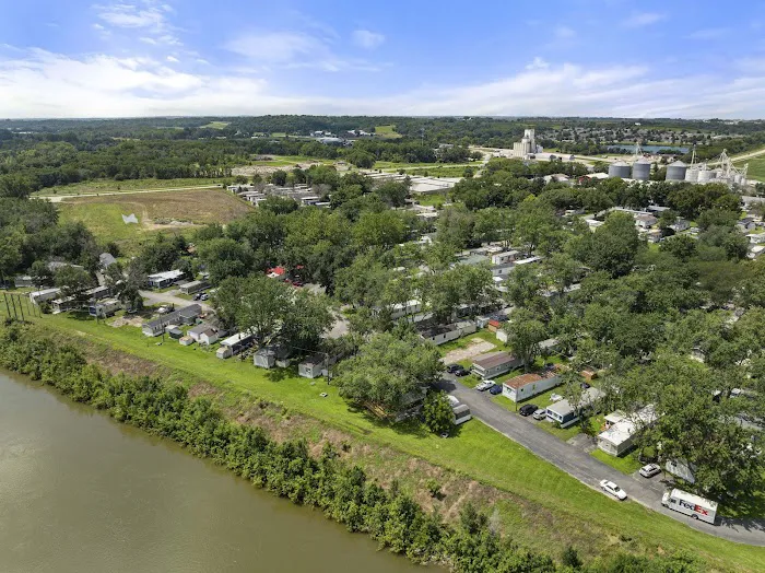 Iowa River Mobile Home Community Picture 3