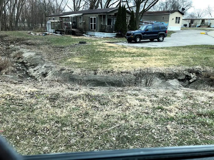 Holiday Mobile Home Court Picture 2