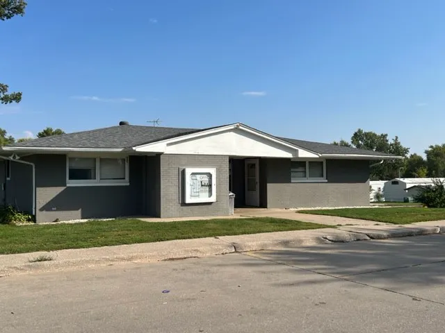 Holiday Mobile Home Court Picture 8