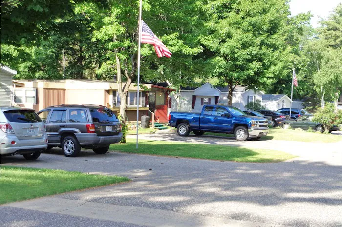 Red's Mobile Home Court Picture 4
