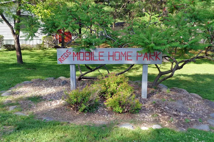Red's Mobile Home Court Picture 2