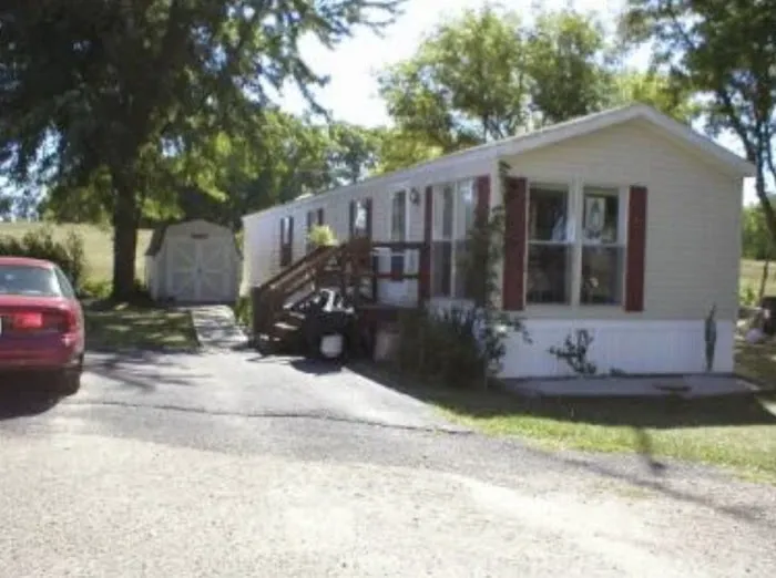 Green Lake Mobile Home Park Picture 1