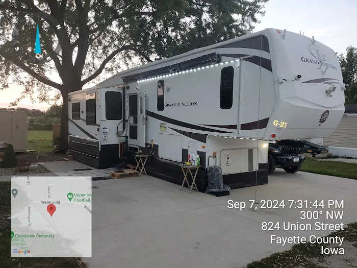 Scenic Bluffs Mobile Home & RV Park Picture 6