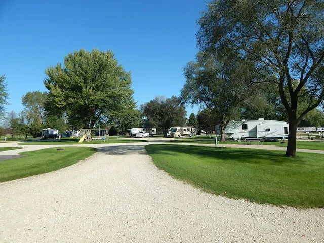 Lakeshore RV Resort & Campground Picture 6