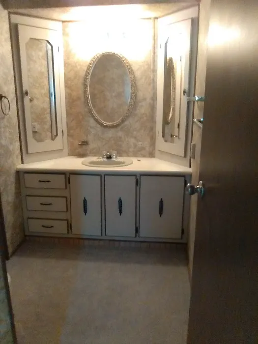 Paradise Valley Mobile Home Park Picture 10