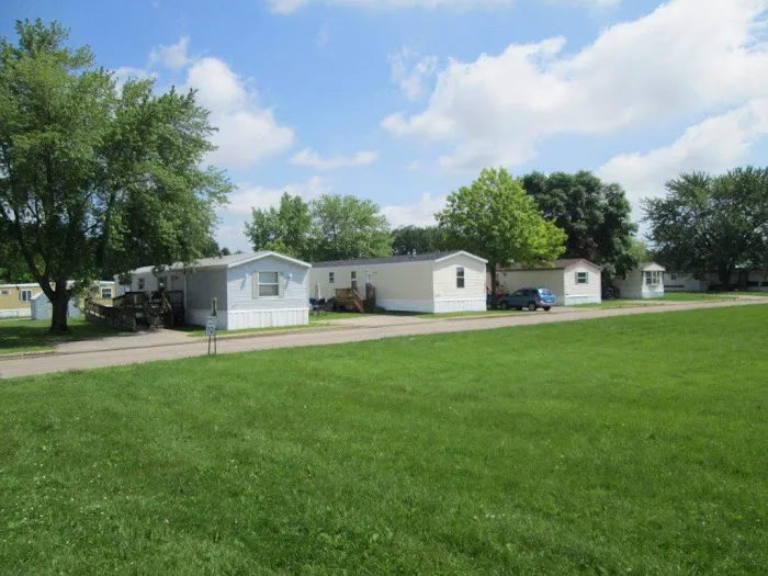 Edison Estates Mobile Home Park Picture 10