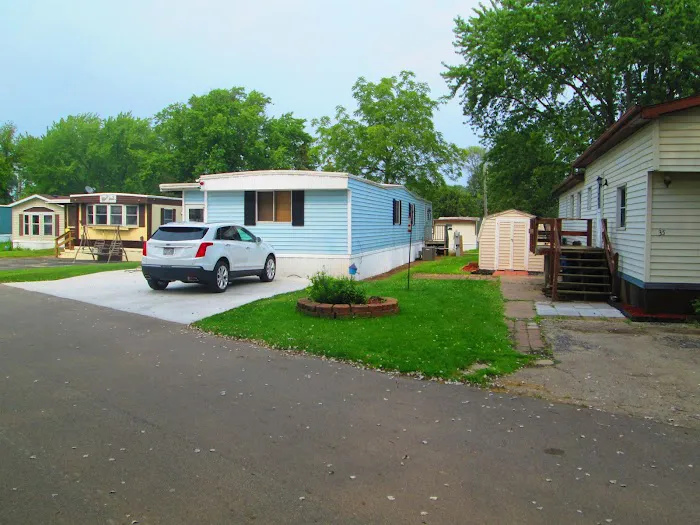 Lakeview Mobile Home Park Picture 5
