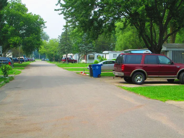 Lakeview Mobile Home Park Picture 3