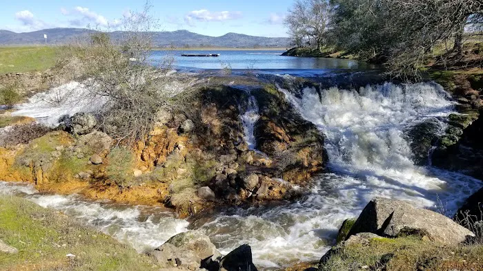 Salt Spring Valley Reservoir Picture 4