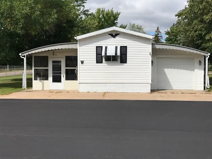 Crimson Leaf Mobile Home Park Picture 4
