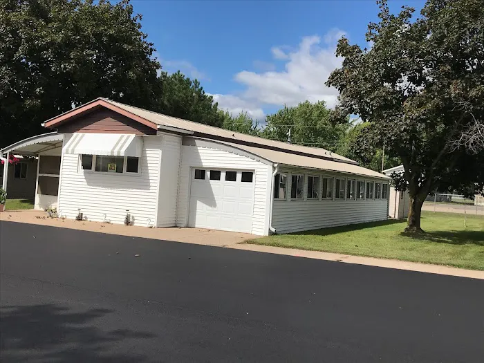 Crimson Leaf Mobile Home Park Picture 2