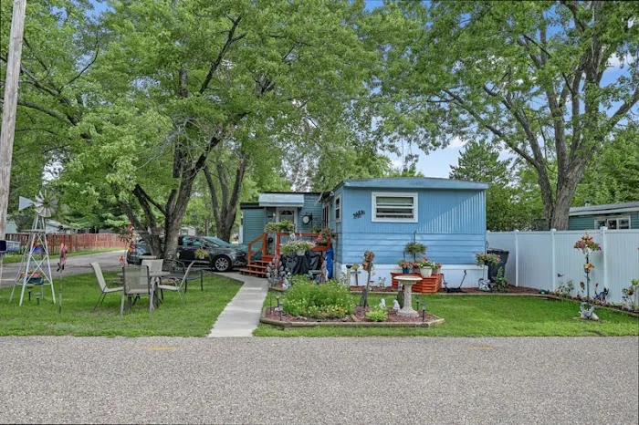 Plover Pine Village Mobile Home Community Picture 10