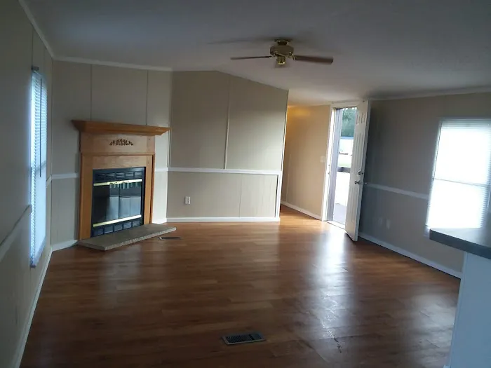 Woodside Village Picture 4