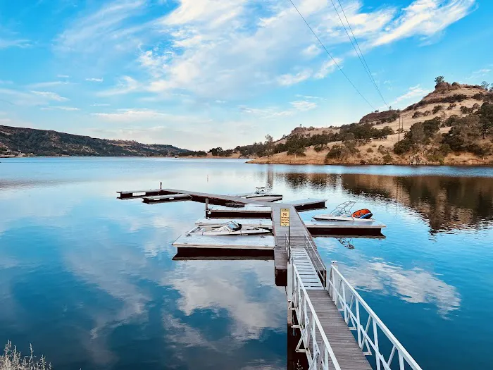 Lake Tulloch RV Campground & Marina Picture 4