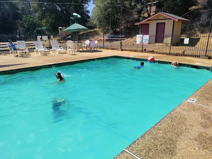 Yosemite Pines RV Resort & Family Lodging Picture 3