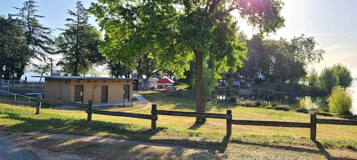 T - Island Campground Picture 1