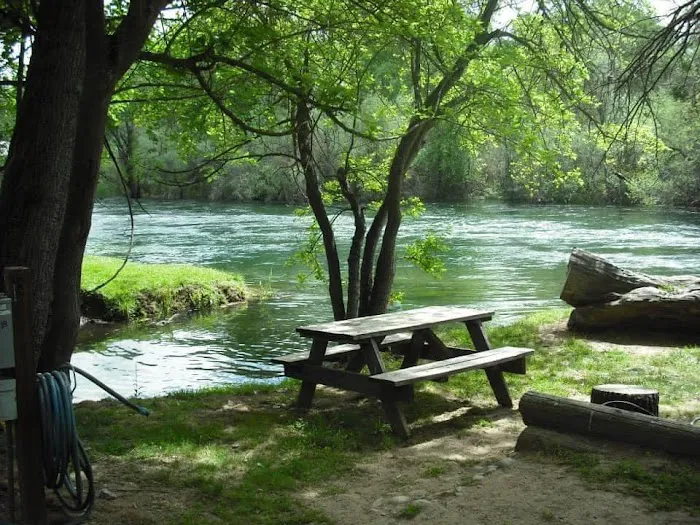 RIVERS EDGE RV PARK AND CAMPGROUND Picture 8