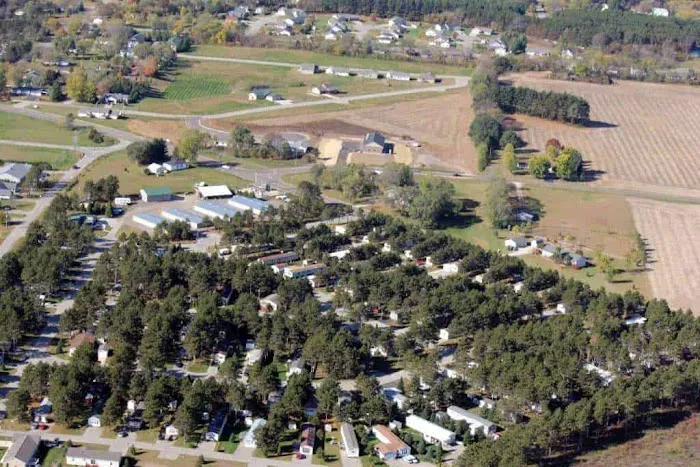 Pinewood Court Inc Picture 2