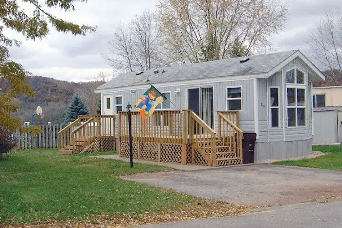 Lake Village Manufactured Home Community Picture 3