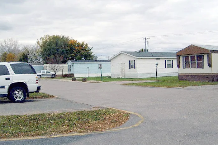 Lake Village Manufactured Home Community Picture 6