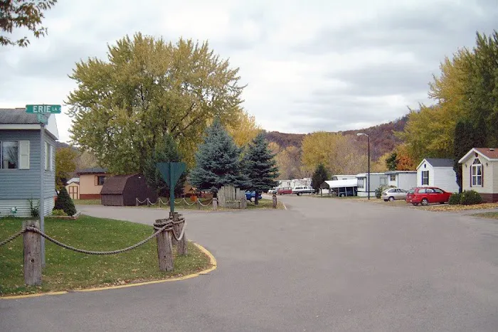 Lake Village Manufactured Home Community Picture 9