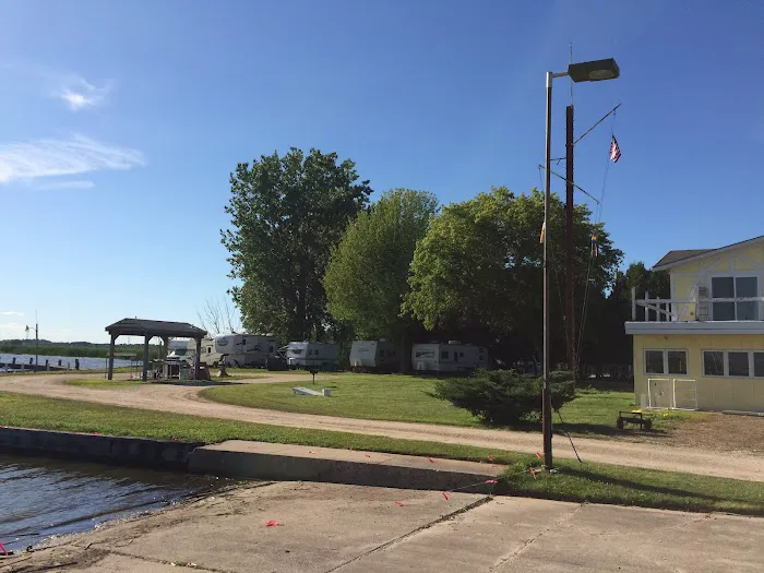 Scenic River Stop-N-Dock RV Park & Marina Picture 2
