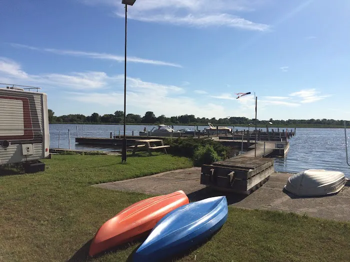 Scenic River Stop-N-Dock RV Park & Marina Picture 6