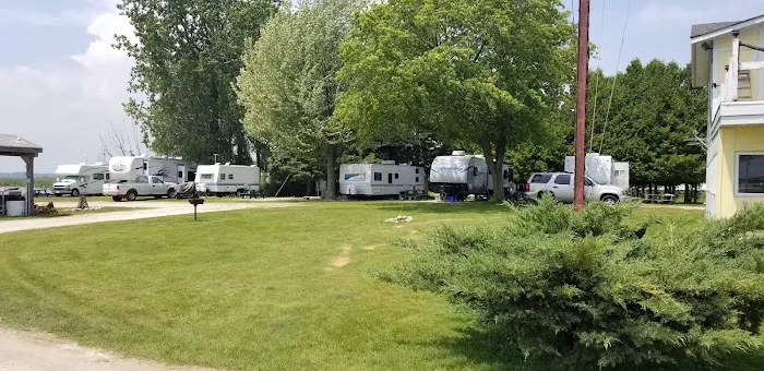 Scenic River Stop-N-Dock RV Park & Marina Picture 9