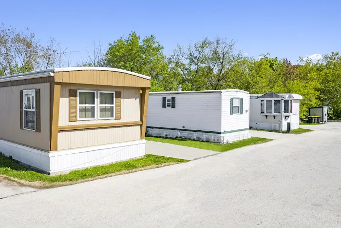 Lake Bluff Manufactured Home Community Picture 6