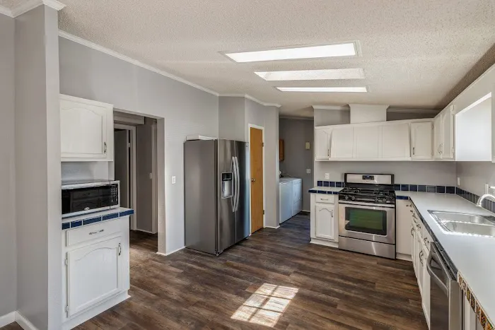 Val-Vista Estates Picture 2