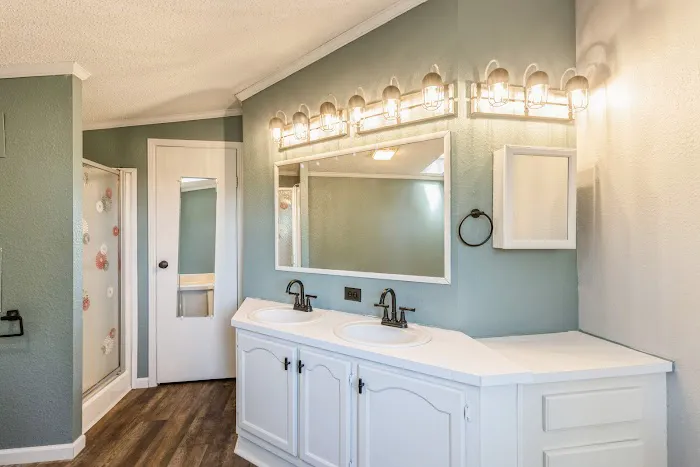 Val-Vista Estates Picture 7