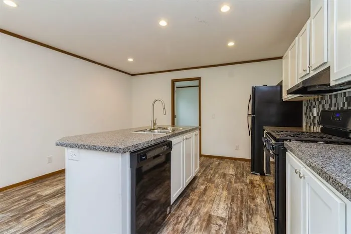 Val-Vista Estates Picture 4