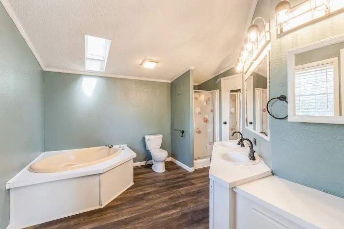 Val-Vista Estates Picture 6